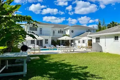 Image de Charming 8-bedroom Gated Complex