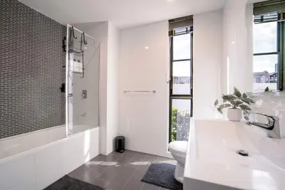 Image de Spacious 3br, 10 mins to Cbd, 5 mins to Airport
