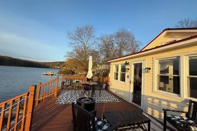Image de Cozy Cottage on the Lake