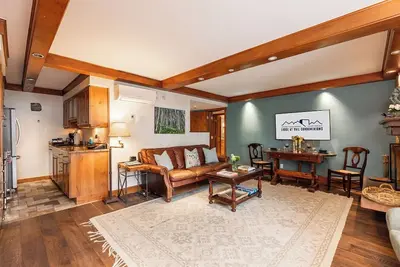 Image de Vail Condo overlooking Village walkway, steps away from Gondola + hot tub + spa