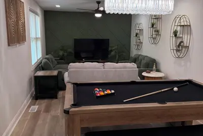 Image de Modern 5br w/ Pool Table - Prime Raleigh