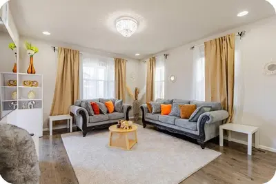 Image de Luxury 4br + 2 Car Garage Retreat In Prime Location. Denver