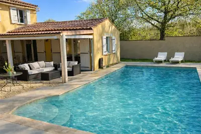 Image de Villa avec piscine au calme/ Vue aérienne