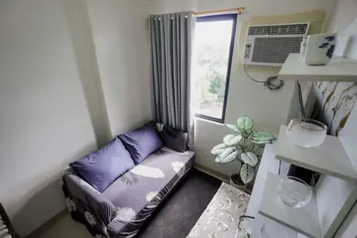 Image de Quiet 2br Modern Condo: Prime Access to Malls & Schools