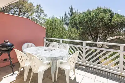 Image de Maison de vacances « Bourrust » avec terrasse partagée et jardin privé