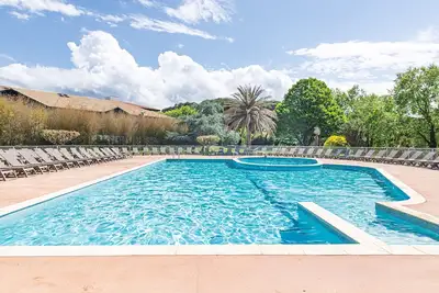 Image de Appartement « Roumegoux » avec piscine partagée et terrasse privée