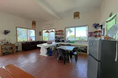 Image de Beachfront Stay for Up to 12 | Affordable Seaside Escape