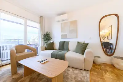 Image de M (Mos34d7e) Appartement spacieux et élégant de deux chambres avec terrasse