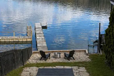 Image de Keuka Lake Cottage - Lake Frontage w/Dock, Nearby Boat Ramp, Walk to Everything!