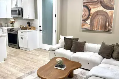 Image de Walk to Dpac + Bulls - Chic Downtown Durham condo
