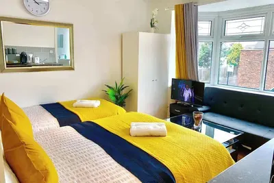 Image de Studio flat en-suite, Kitchenette, Parking, Np6