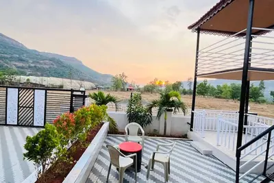 Image de Sanvi farmhouse. Hill view with waterfalls.