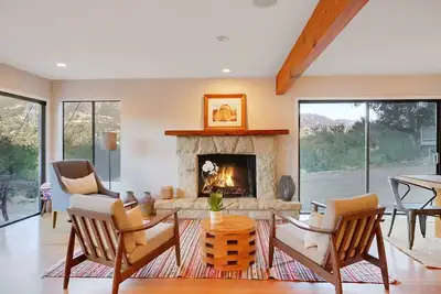 Image de Sierra Vistas! ! - 4br Montecito Retreat w/Hot Tub+ Views +Close to Beach+ Town