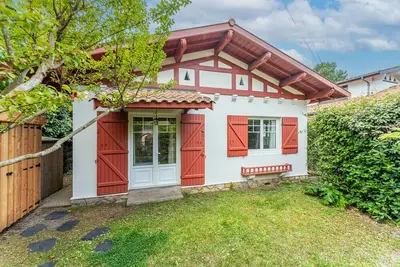 Image de Maison de vacances « Villa Les Arbousiers Moulleau 300 m » avec terrasse, jardin privé et Wi-Fi
