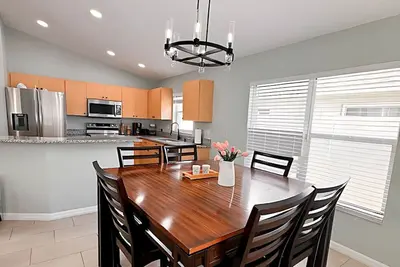 Image de Vacation Home 4br | Few Minutes Drive To Beach
