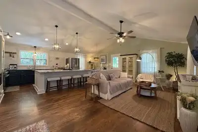 Image de French Country Retreat in North Hills, Fenced Yard, Game Room