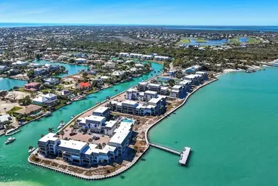 Image de Sanibel Waterfront 3br | Dock, Pool, Pickleball