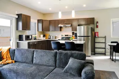 Image de Modern Spacious Home Near Niagara Falls | Free Parking + Fast WiFi