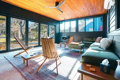 Image de Mid-Century Modern Dream-Sleeps 6!
