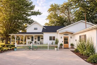 Image de Beautiful 1-bedroom bed & breakfast in charming Akron overlooking our Lavender