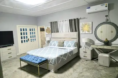 Image de Luxury 4br house with 2 Living areas, Wi-Fi, 24hr security, great for families.