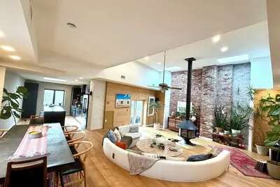 Image de Stylish 2 Bed 2 Bath Mcm Home with Conversation Pit & Fireplace
