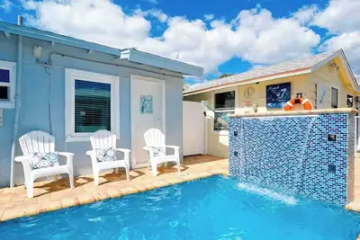Image de 2br Beach Cottage-Steps to Beach, Heated Pool