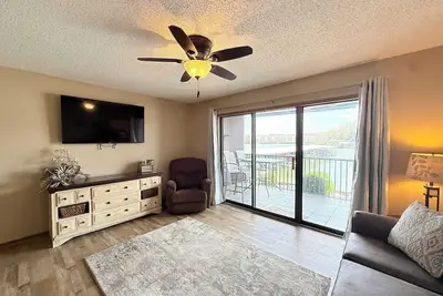 Image de Loto fun at 21 – Lakeview Condo