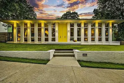 Image de Designer Atlanta Retreat with Pool - World Cup