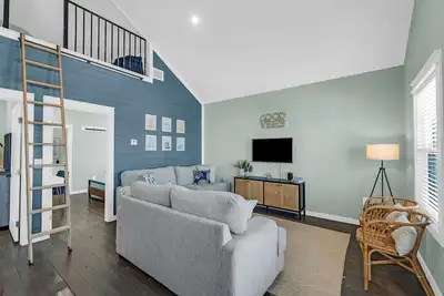 Image de New! 2 Bed + Loft • Near Beach • Pool & Playground