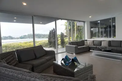Image de illa Salomé: Luxury, glass pools & epic views of Guatapé.