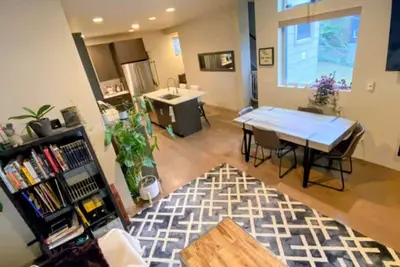 Image de Spacious, Bright, Private 2 bed 2 bath w Massive Rooftop Deck
