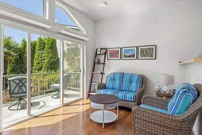 Image de Peaceful 1-bedroom guest house 1 block from Puget Sound in Shoreline