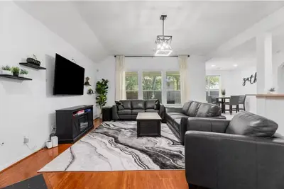 Image de Cozy Retreat: Spacious 5br, Bbq & Fitness Escape