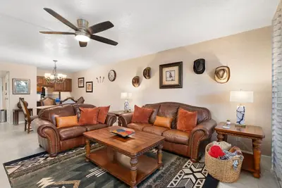 Image de 2 Master Suites • Resort Pool & Spa • Old Town