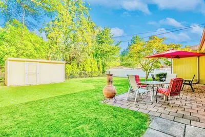 Image de Charming 3br Ranch in Elmhurst | Mid-Term Ready