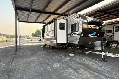 Image de Peaceful 1-bedroom recreational vehicle with Ac in Flint unit 2