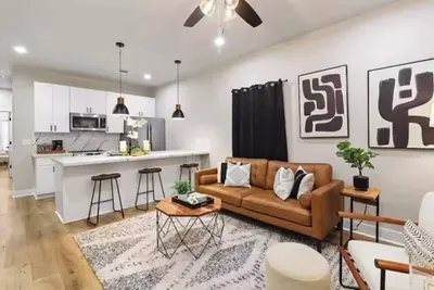 Image de Stylish 2br Retreat, King Bed, Fast WiFi, Near Houston