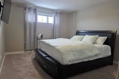 Image de Grand Stylish Home | TVs in Bedrm & Lvroom | Comfy mattresses |Garage park | Bbq