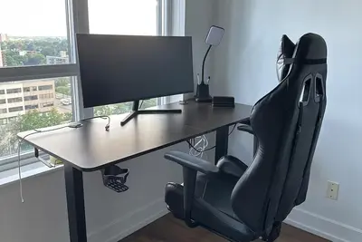 Image de Cozy 1 Bdr + den condo in Toronto | 10 mins to Pearson & 20 mins to Downtown