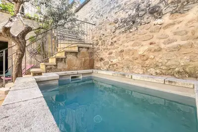 Image de Maison de village avec piscine