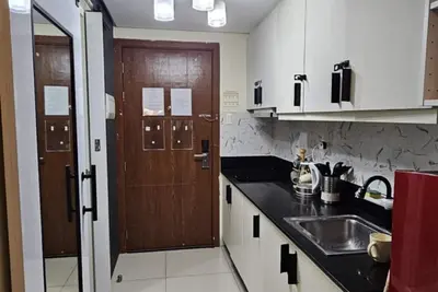 Image de Cozy 1-bedroom apartment in enchanting Pasay City with Ac