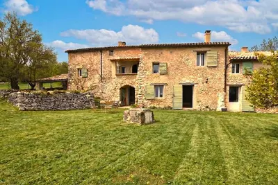 Image de Maison avec piscine privée