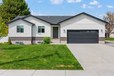Image de Must Stay Beautiful new home in Smithfield!