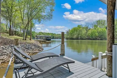 Image de Ripple in Still Water - 5 bedroom with private dock!