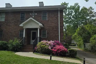 Image de Cozy 2-bedroom townhome Conviently located next to Anderson University.