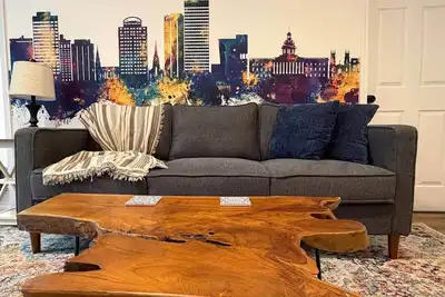 Image de 2br Bungalow | Fire Pit + Near 5 Points + Prisma