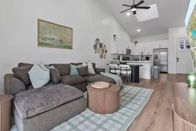 Image de 3 minute walk to downtown Chandler Az