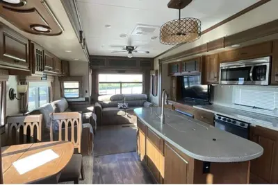Image de Quiet Pine Forest Rv Retreat w/ Storage Container – Bring your boat!
