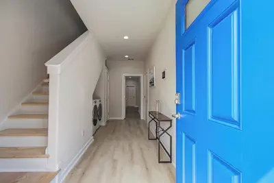 Image de Modern 2br Near Dt, The Heights + Garage